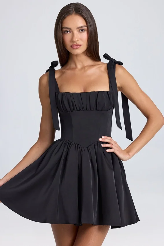 Vestido corto con corsé drapeado Bellamy en negro Vestido corto con corsé drapeado Bellamy en negro