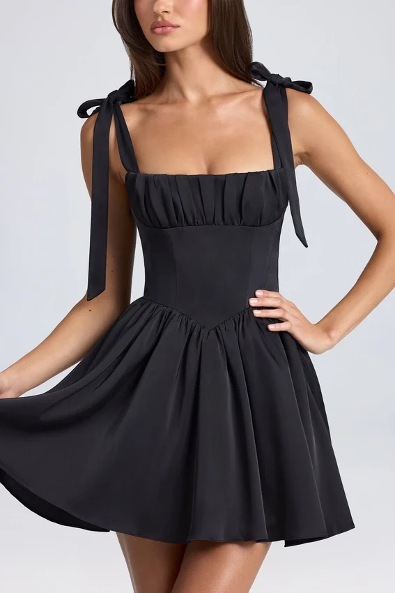 Vestido corto con corsé drapeado Bellamy en negro Vestido corto con corsé drapeado Bellamy en negro
