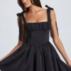 Vestido corto con corsé drapeado Bellamy en negro Vestido corto con corsé drapeado Bellamy en negro