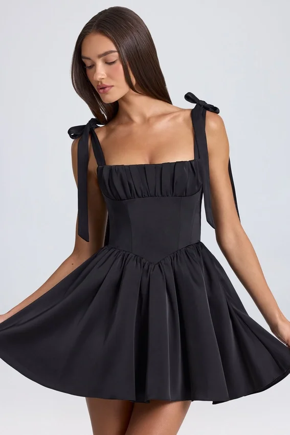 Vestido corto con corsé drapeado Bellamy en negro Vestido corto con corsé drapeado Bellamy en negro