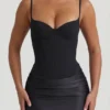 Vestido corto con corsé drapeado Lovella en negro