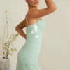 Vestido corto con corsé y adornos Constance en color salvia