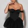 Vestido corto con corsé y capas y hombros descubiertos Meredith en negro
