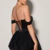 Vestido corto con corsé y capas y hombros descubiertos Meredith en negro
