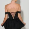 Vestido corto con corsé y capas y hombros descubiertos Meredith en negro