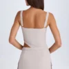 Vestido corto con corte y cinturón Acadia en color topo
