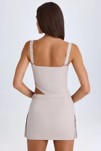Vestido corto con corte y cinturón Acadia en color topo