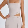 Vestido corto con corte y cinturón Acadia en color topo