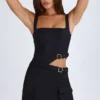 Vestido corto con corte y cinturón Acadia en negro