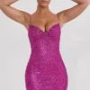 Vestido corto con cuello corazón y adornos de Mischa en magenta