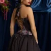 Vestido corto con cuello halter, cordones y bajo abullonado Nanala en estampado floral negro