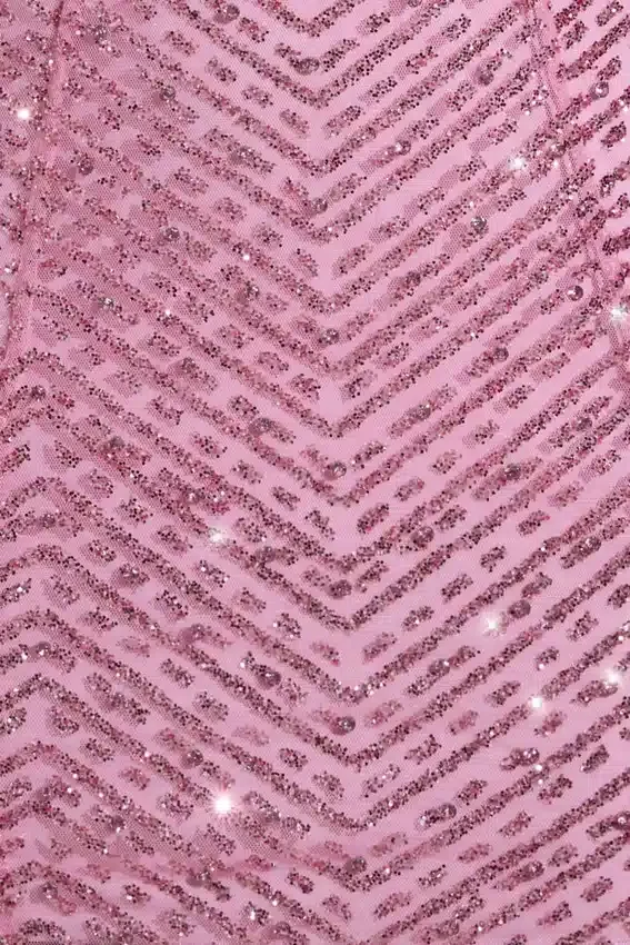 Vestido corto con cuello halter y adornos Arlona en rosa Vestido corto con cuello halter y adornos Arlona en rosa