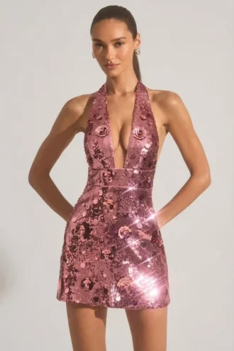 Vestido corto con cuello halter y adornos de lentejuelas Avenza en rosa