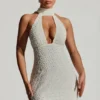 Vestido corto con cuello halter y detalle de pañuelo adornado de Henrietta en blanco