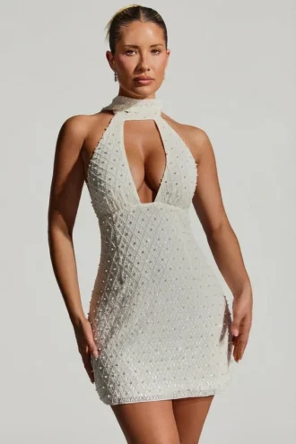 Vestido corto con cuello halter y detalle de pañuelo adornado de Henrietta en blanco