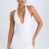 Vestido corto con cuello halter y espalda en cuenco Vella en blanco