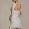 Vestido corto con cuello vuelto drapeado y adornos Marilla en blanco