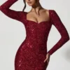 Vestido corto con escote corazón y adornos de Sephina en rojo