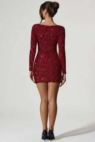 Vestido corto con escote corazón y adornos de Sephina en rojo