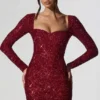 Vestido corto con escote corazón y adornos de Sephina en rojo