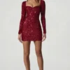 Vestido corto con escote corazón y adornos de Sephina en rojo