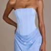 Vestido corto con falda adornada de satén Elara en azul cielo