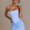 Vestido corto con falda adornada de satén Elara en azul cielo