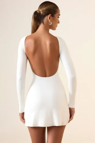 Vestido corto con fruncidos y espalda abierta Brenna en modal blanco