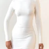 Vestido corto con fruncidos y espalda abierta Brenna en modal blanco