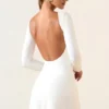 Vestido corto con fruncidos y espalda abierta Brenna en modal blanco