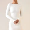 Vestido corto con fruncidos y espalda abierta Brenna en modal blanco
