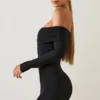 Vestido corto con hombros descubiertos Oriana de modal en negro