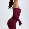 Vestido corto con hombros descubiertos Oriana Modal en rojo vino