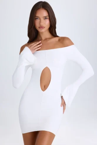 Vestido corto con hombros descubiertos y aberturas Madelina en blanco