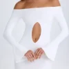 Vestido corto con hombros descubiertos y aberturas Madelina en blanco