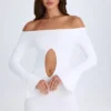 Vestido corto con hombros descubiertos y aberturas Madelina en blanco
