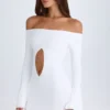 Vestido corto con hombros descubiertos y aberturas Madelina en blanco