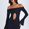 Vestido corto con hombros descubiertos y aberturas Madelina en negro