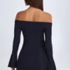Vestido corto con hombros descubiertos y aberturas Madelina en negro