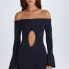 Vestido corto con hombros descubiertos y aberturas Madelina en negro