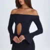 Vestido corto con hombros descubiertos y aberturas Madelina en negro