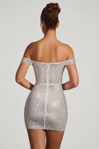 Vestido corto con hombros descubiertos y adornos Leonora en blanco