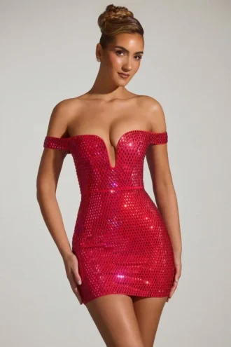 Vestido corto con hombros descubiertos y adornos Leonora en rojo carmesí
