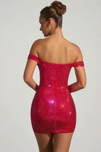 Vestido corto con hombros descubiertos y adornos Leonora en rojo carmesí