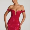 Vestido corto con hombros descubiertos y adornos Leonora en rojo carmesí