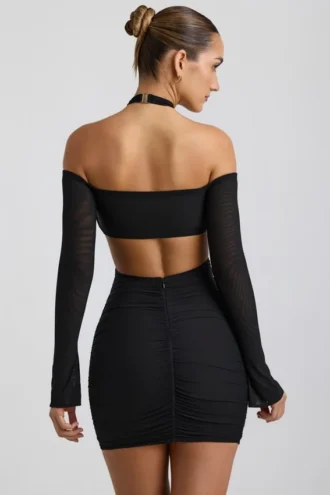 Vestido corto con hombros descubiertos y fruncidos Kemina en negro