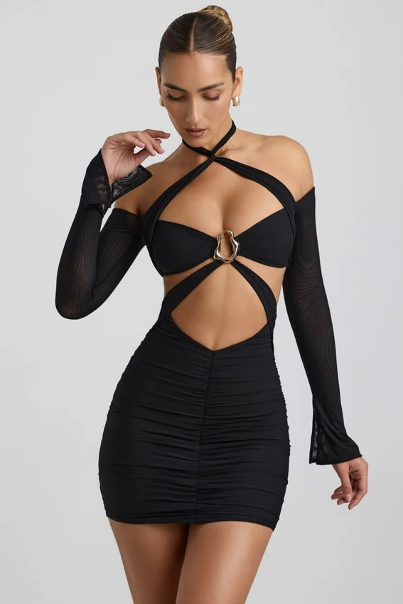 Vestido corto con hombros descubiertos y fruncidos Kemina en negro Vestido corto con hombros descubiertos y fruncidos Kemina en negro