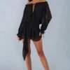 Vestido corto con hombros descubiertos y mangas abullonadas Alessia en negro Vestido corto con hombros descubiertos y mangas abullonadas Alessia en negro