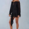 Vestido corto con hombros descubiertos y mangas abullonadas Alessia en negro Vestido corto con hombros descubiertos y mangas abullonadas Alessia en negro