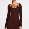 Vestido corto con sujetador de encaje de manga larga de modal acanalado Caris en marrón chocolate Vestido corto con sujetador de encaje de manga larga de modal acanalado Caris en marrón chocolate